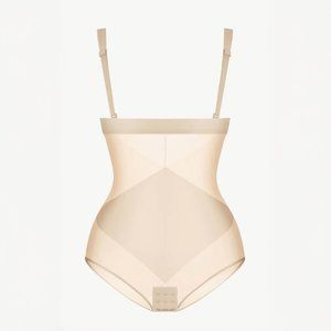 NEVER WORN NWT AIRSLIM BARELY-THERE FEELS SHAPER PANTY